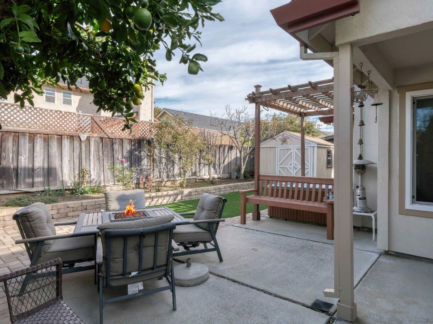 Detail Gallery Image 4 of 27 For 1139 Cape Cod Way, Salinas,  CA 93906 - 3 Beds | 2 Baths