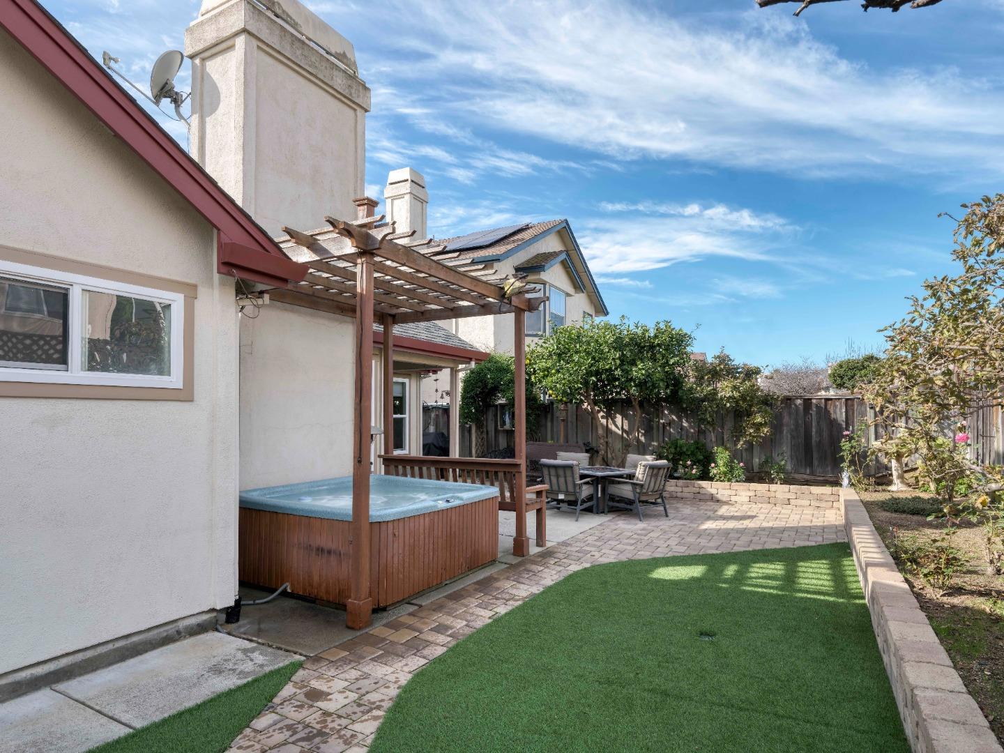 Detail Gallery Image 6 of 27 For 1139 Cape Cod Way, Salinas,  CA 93906 - 3 Beds | 2 Baths