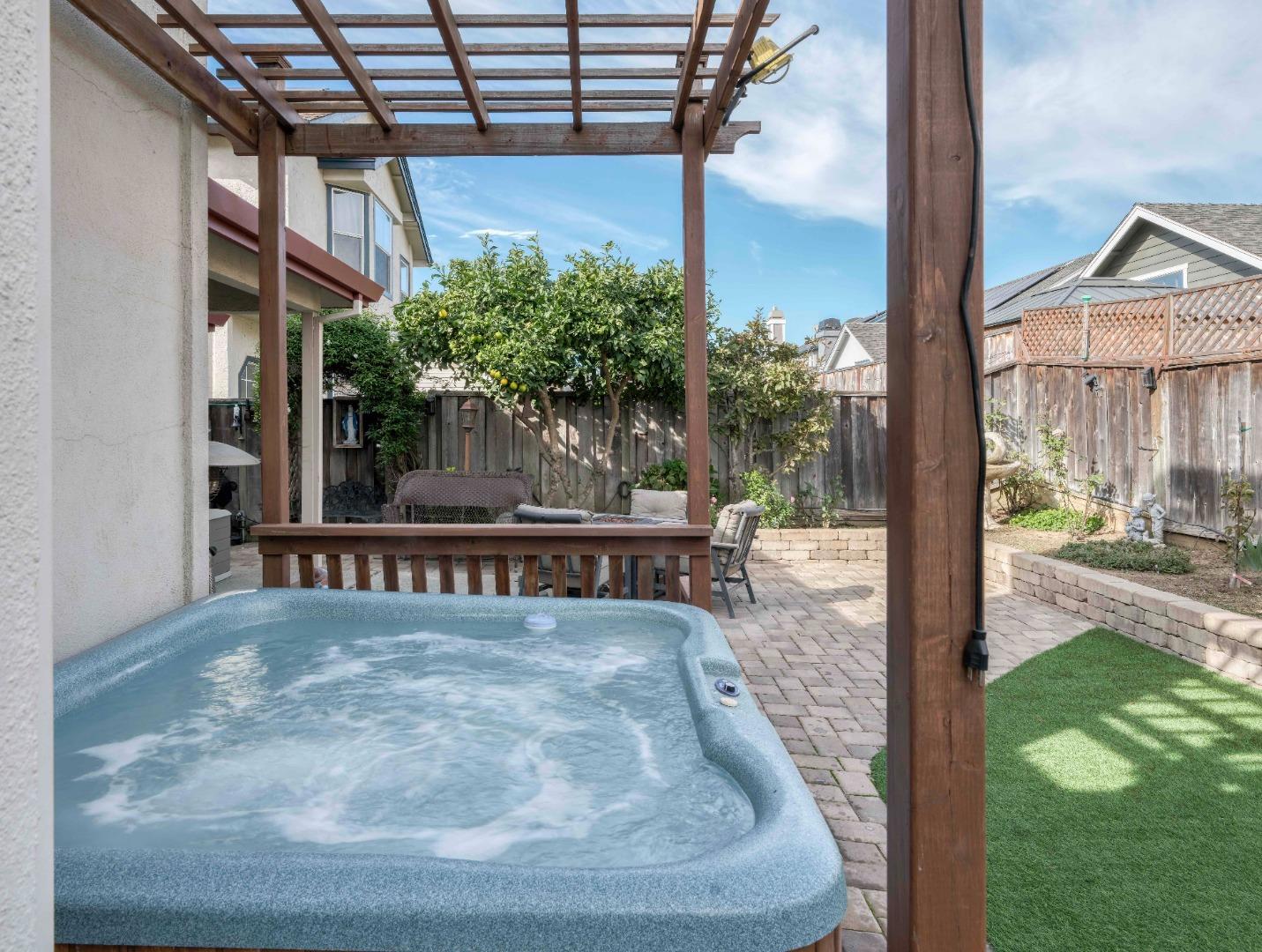 Detail Gallery Image 7 of 27 For 1139 Cape Cod Way, Salinas,  CA 93906 - 3 Beds | 2 Baths