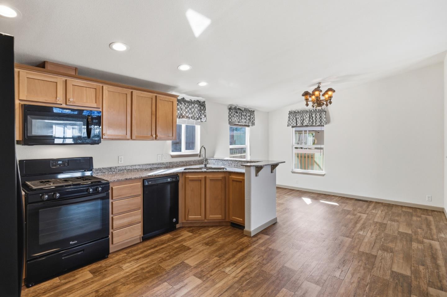 Detail Gallery Image 10 of 23 For 347 Carmel Ave #15,  Marina,  CA 93933 - 2 Beds | 2 Baths