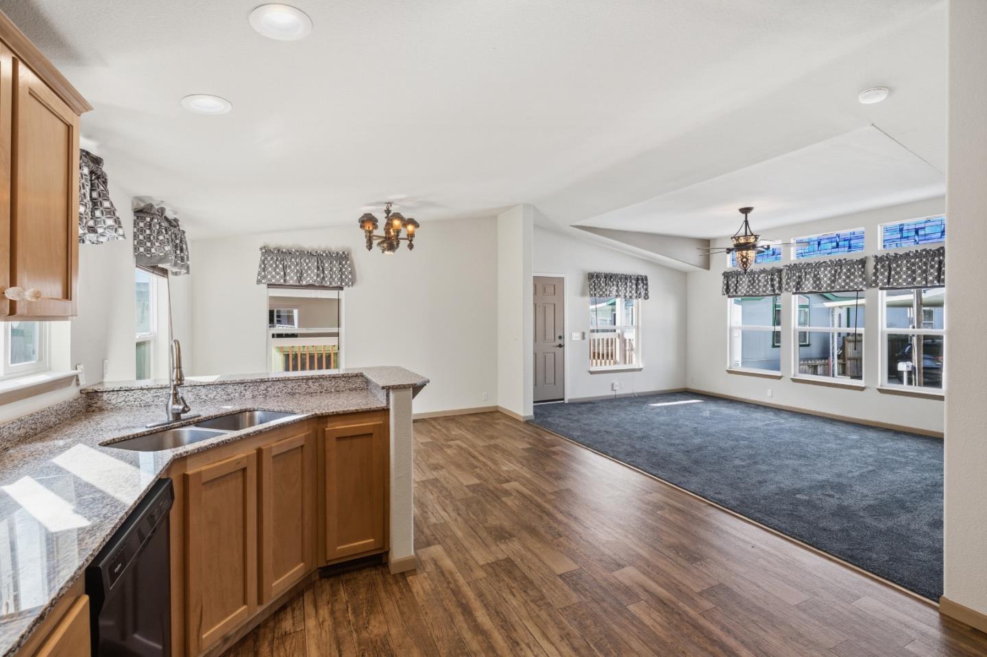 Detail Gallery Image 11 of 23 For 347 Carmel Ave #15,  Marina,  CA 93933 - 2 Beds | 2 Baths