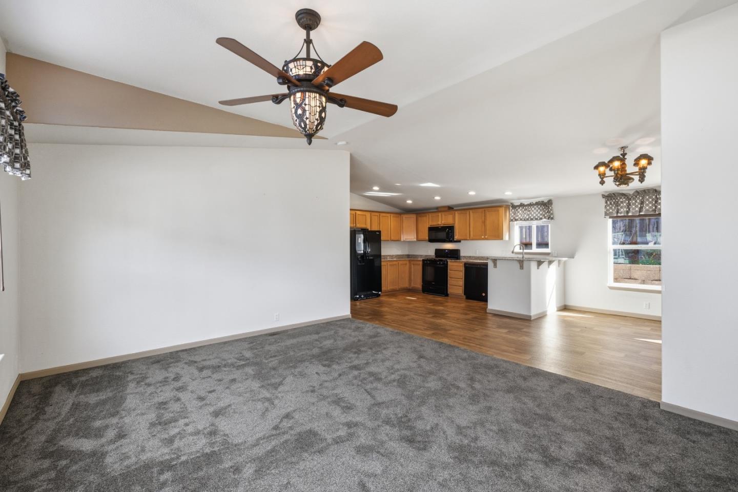 Detail Gallery Image 5 of 23 For 347 Carmel Ave #15,  Marina,  CA 93933 - 2 Beds | 2 Baths