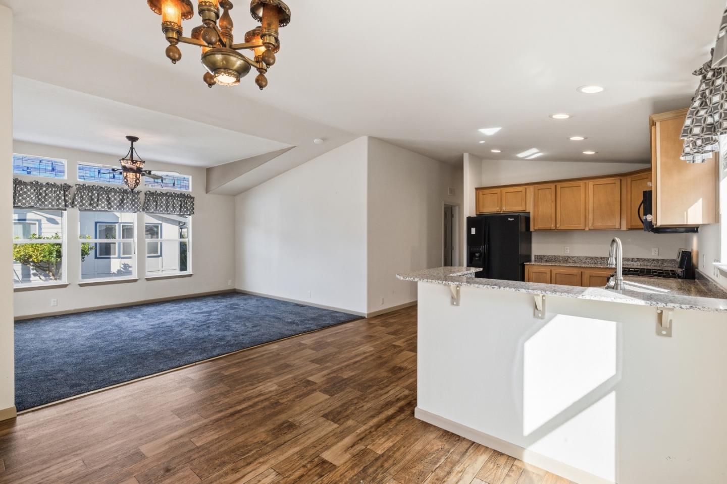 Detail Gallery Image 7 of 23 For 347 Carmel Ave #15,  Marina,  CA 93933 - 2 Beds | 2 Baths