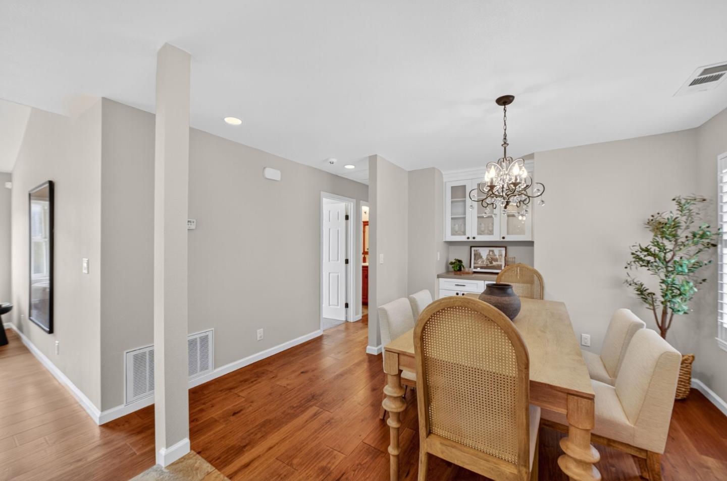 Detail Gallery Image 6 of 46 For 702 Choctaw Dr, San Jose,  CA 95123 - 3 Beds | 2 Baths