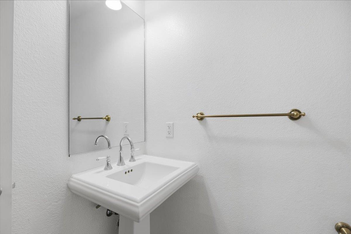 Detail Gallery Image 12 of 32 For 201 San Antonio Pl, San Jose,  CA 95116 - 3 Beds | 2/1 Baths