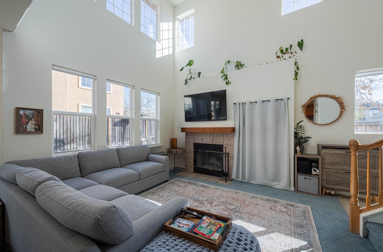 Detail Gallery Image 5 of 30 For 1935 Bradbury St, Salinas,  CA 93906 - 3 Beds | 2 Baths