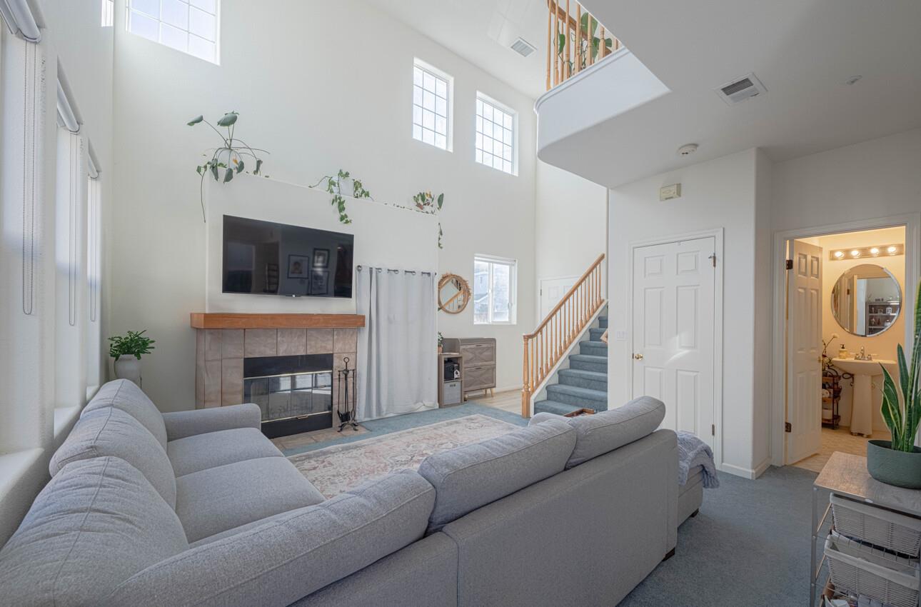 Detail Gallery Image 6 of 30 For 1935 Bradbury St, Salinas,  CA 93906 - 3 Beds | 2 Baths