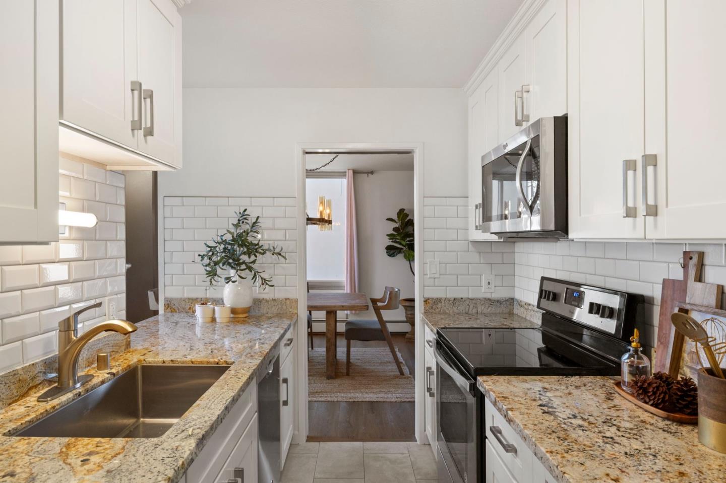 Detail Gallery Image 13 of 36 For 300 Davey Glen Rd #3621,  Belmont,  CA 94002 - 3 Beds | 3 Baths