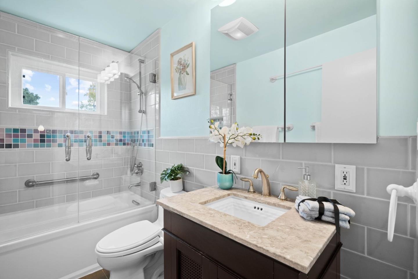 Detail Gallery Image 19 of 33 For 5231 Eileen Dr, San Jose,  CA 95129 - 4 Beds | 2/1 Baths