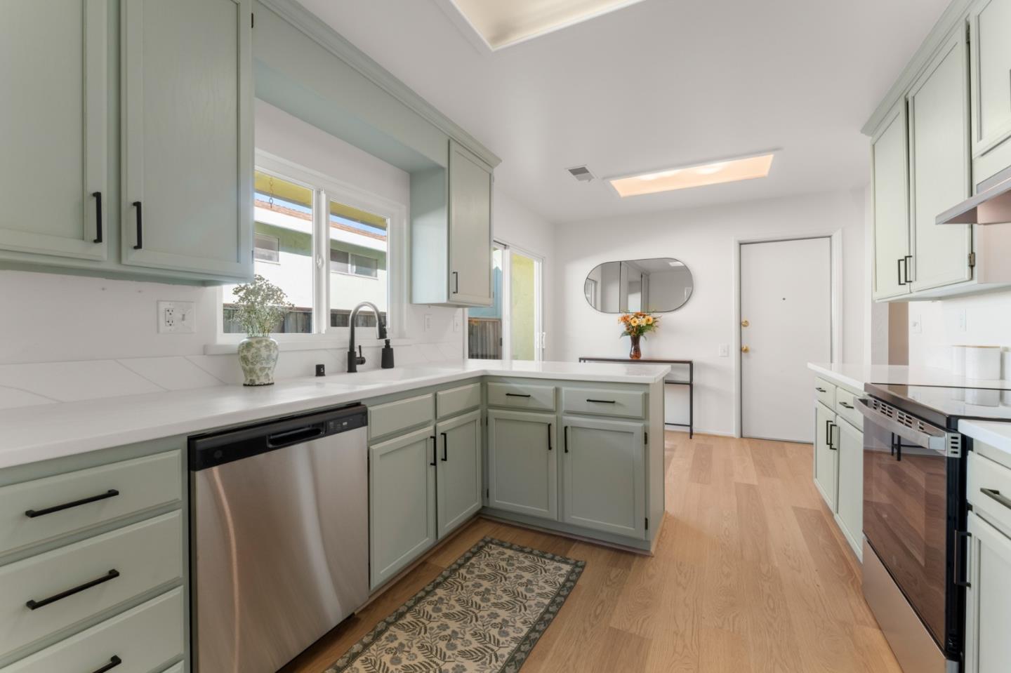 Detail Gallery Image 5 of 26 For 643 Peartree Dr, Watsonville,  CA 95076 - 2 Beds | 2 Baths