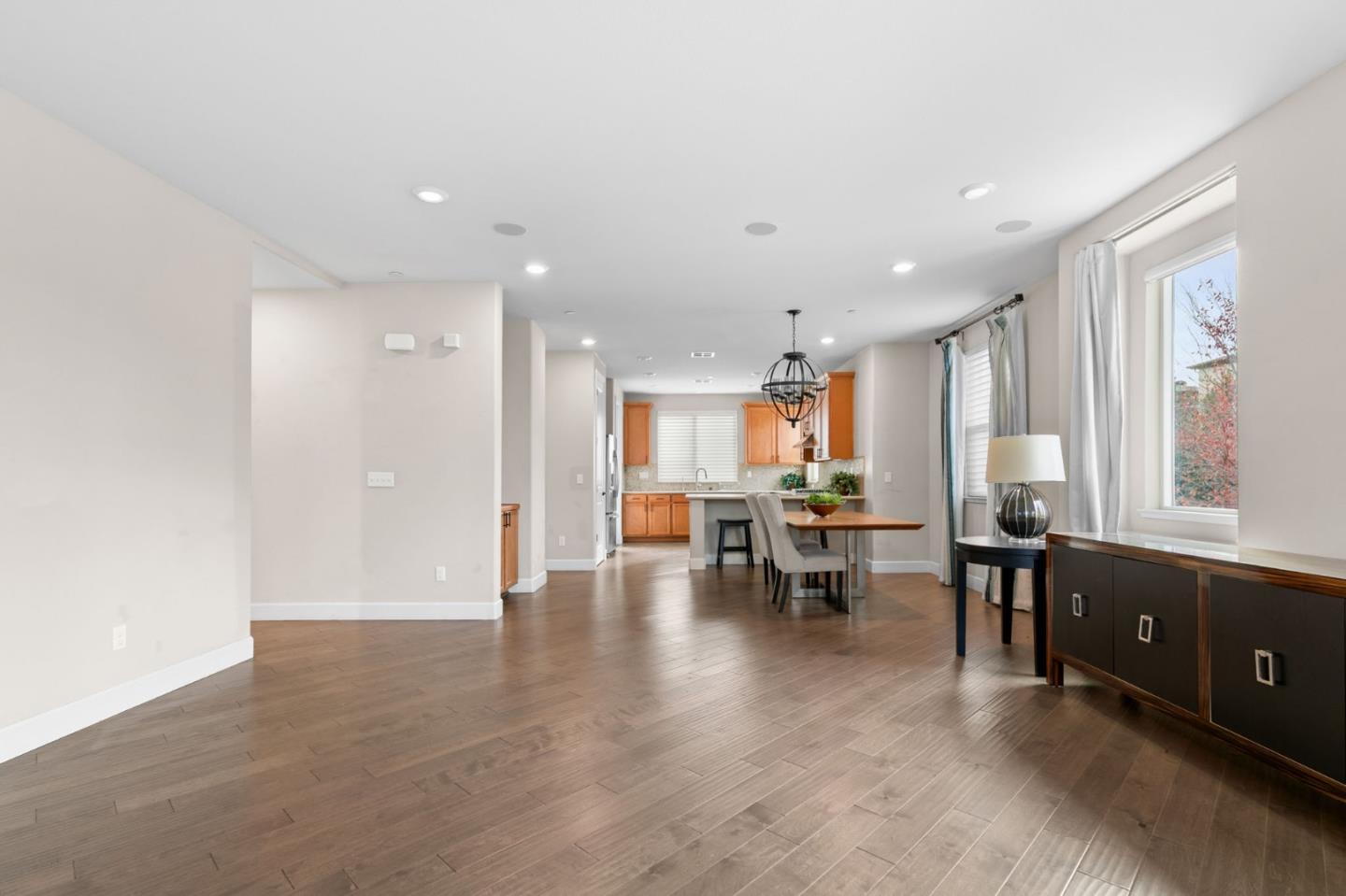 Detail Gallery Image 10 of 52 For 1038 Giacomo Ln, San Jose,  CA 95131 - 4 Beds | 3/1 Baths