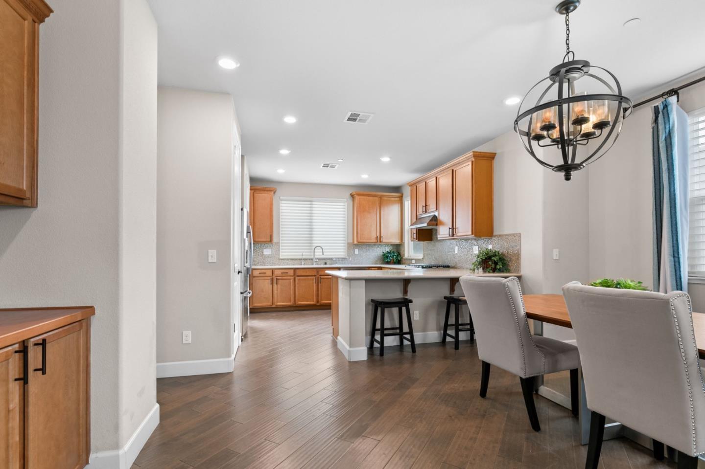 Detail Gallery Image 12 of 52 For 1038 Giacomo Ln, San Jose,  CA 95131 - 4 Beds | 3/1 Baths