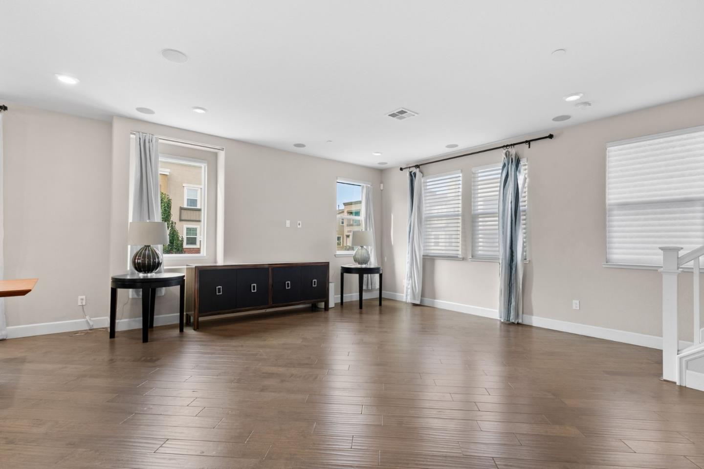 Detail Gallery Image 9 of 52 For 1038 Giacomo Ln, San Jose,  CA 95131 - 4 Beds | 3/1 Baths