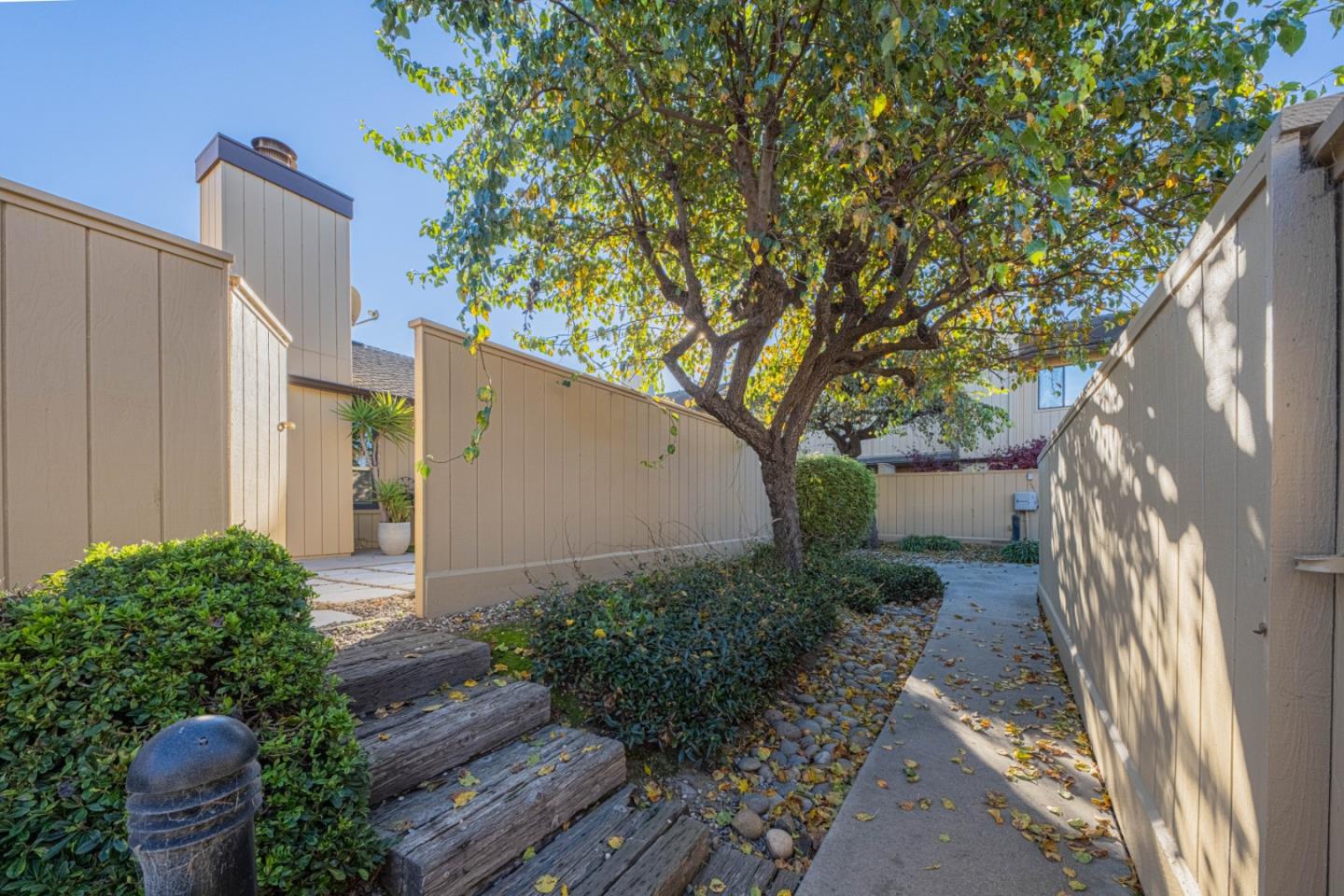 Detail Gallery Image 11 of 43 For 1868 Cherokee #1,  Salinas,  CA 93906 - 2 Beds | 2 Baths