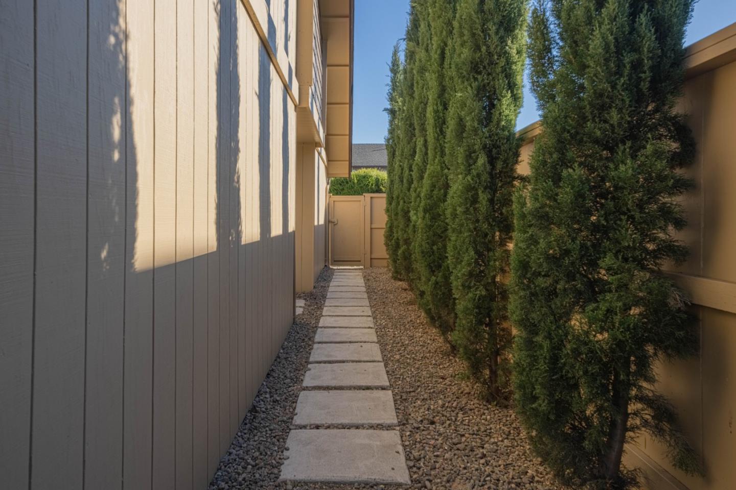 Detail Gallery Image 14 of 43 For 1868 Cherokee #1,  Salinas,  CA 93906 - 2 Beds | 2 Baths