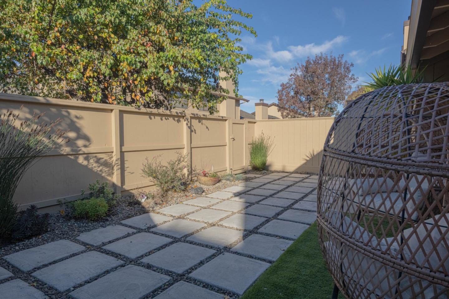 Detail Gallery Image 15 of 43 For 1868 Cherokee #1,  Salinas,  CA 93906 - 2 Beds | 2 Baths