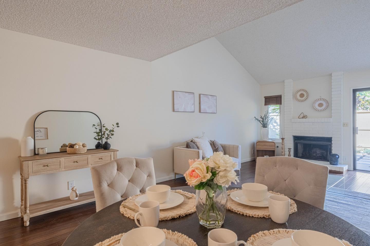 Detail Gallery Image 19 of 43 For 1868 Cherokee #1,  Salinas,  CA 93906 - 2 Beds | 2 Baths