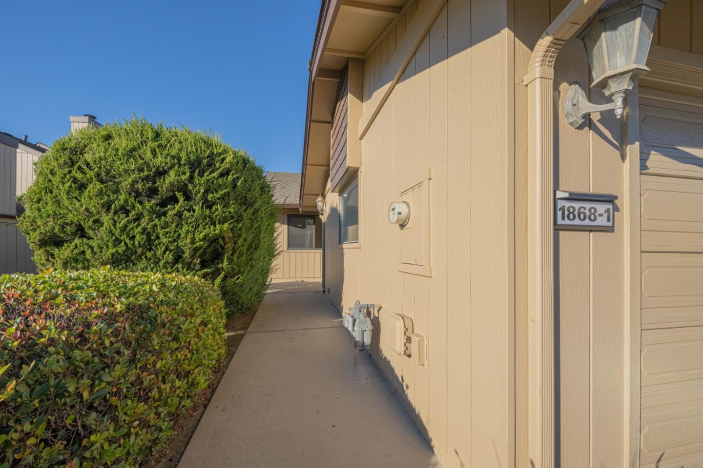 Detail Gallery Image 2 of 43 For 1868 Cherokee #1,  Salinas,  CA 93906 - 2 Beds | 2 Baths