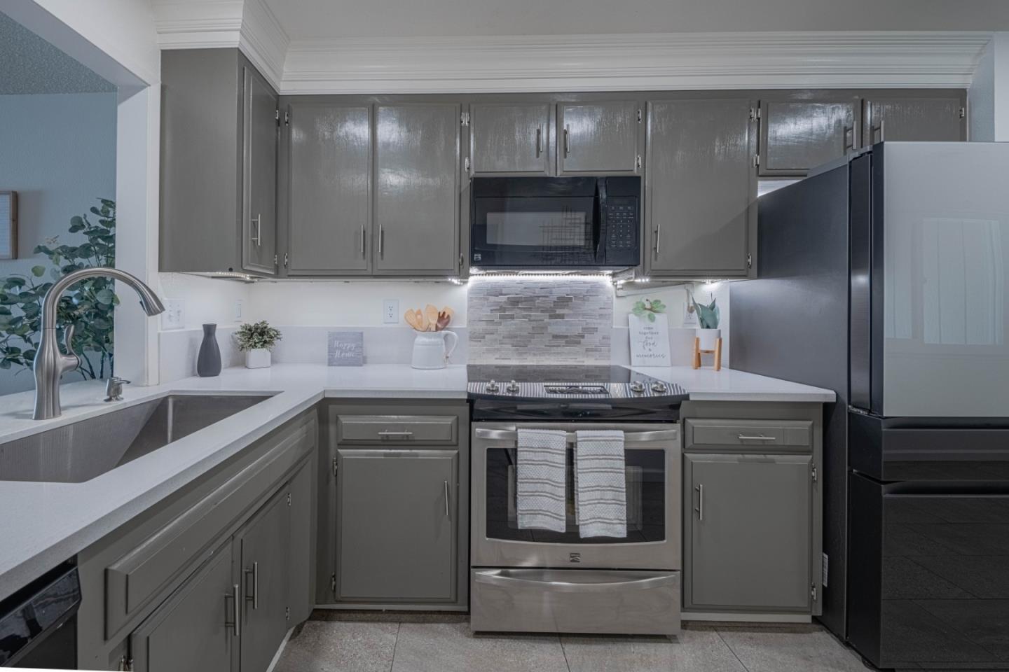 Detail Gallery Image 21 of 43 For 1868 Cherokee #1,  Salinas,  CA 93906 - 2 Beds | 2 Baths