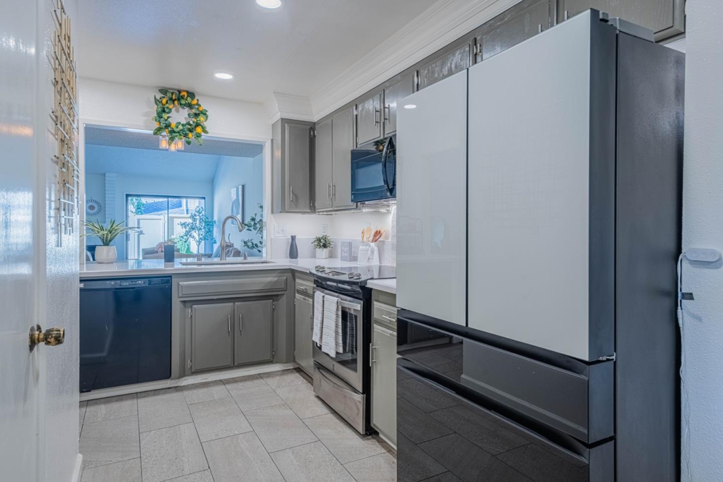 Detail Gallery Image 24 of 43 For 1868 Cherokee #1,  Salinas,  CA 93906 - 2 Beds | 2 Baths