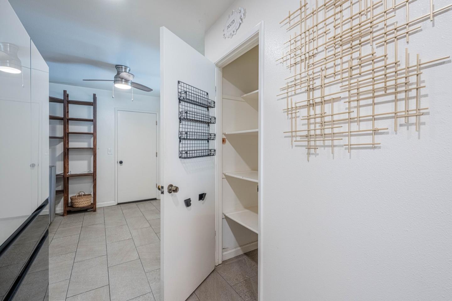 Detail Gallery Image 25 of 43 For 1868 Cherokee #1,  Salinas,  CA 93906 - 2 Beds | 2 Baths