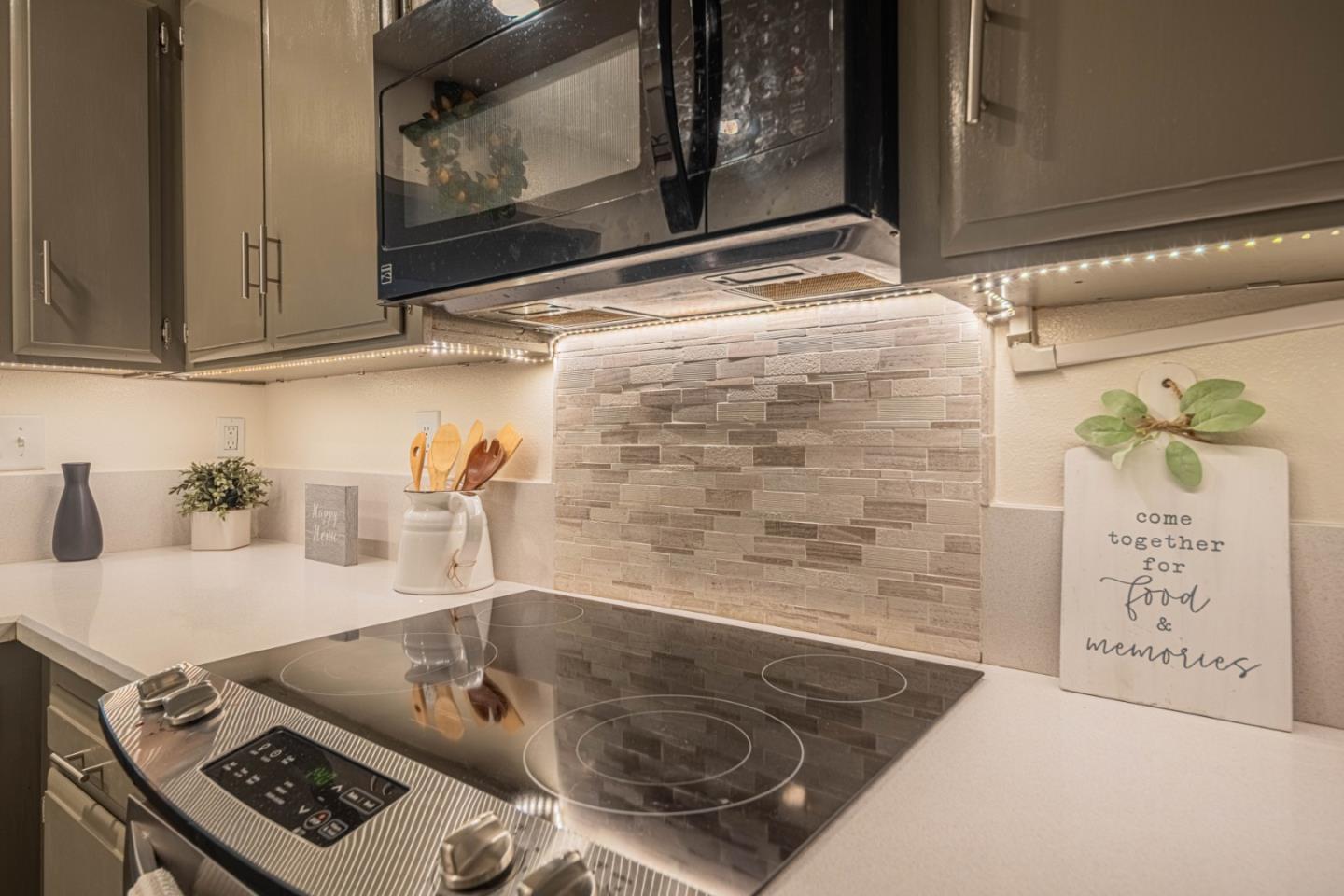 Detail Gallery Image 28 of 43 For 1868 Cherokee #1,  Salinas,  CA 93906 - 2 Beds | 2 Baths