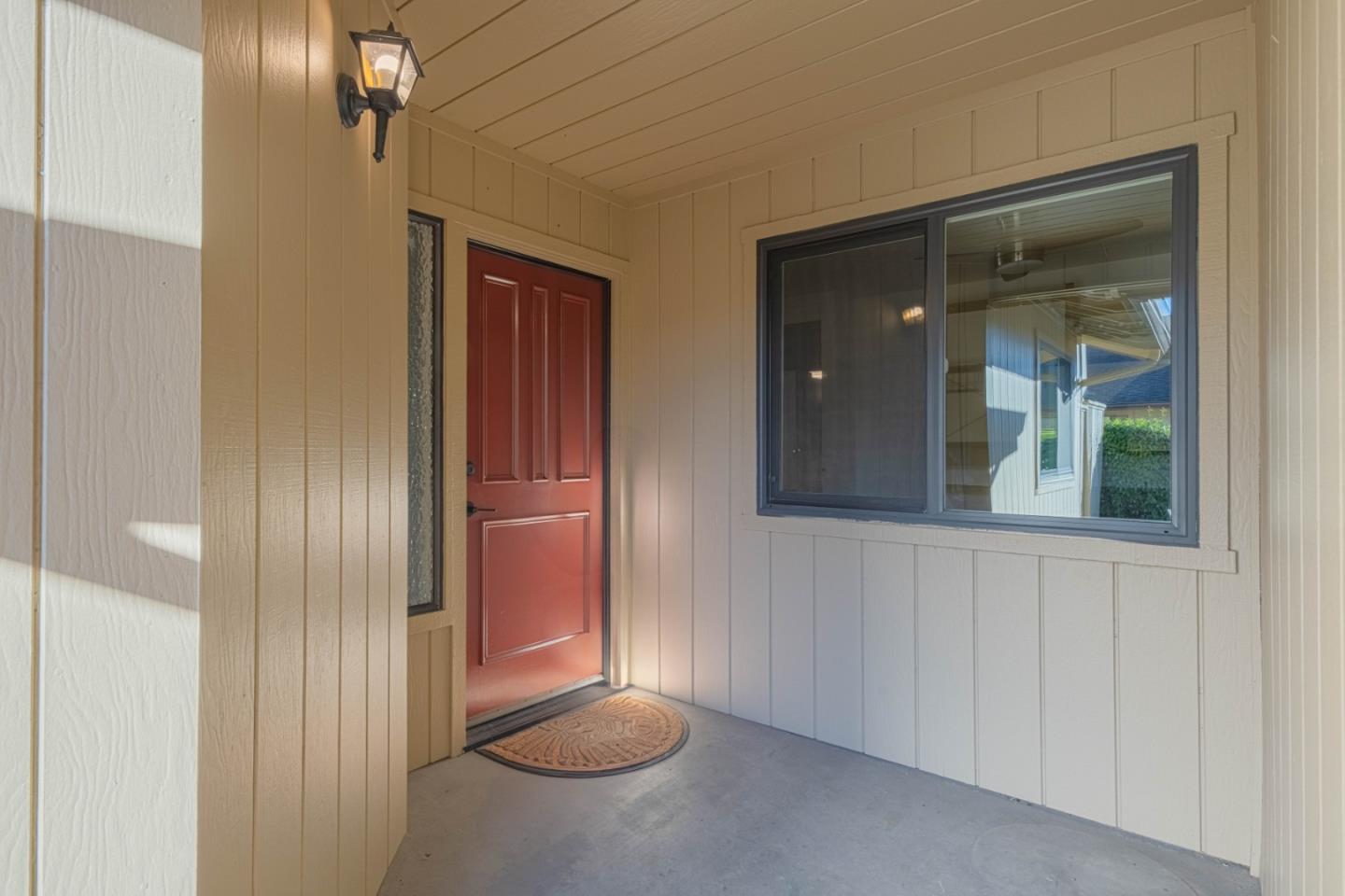 Detail Gallery Image 3 of 43 For 1868 Cherokee #1,  Salinas,  CA 93906 - 2 Beds | 2 Baths