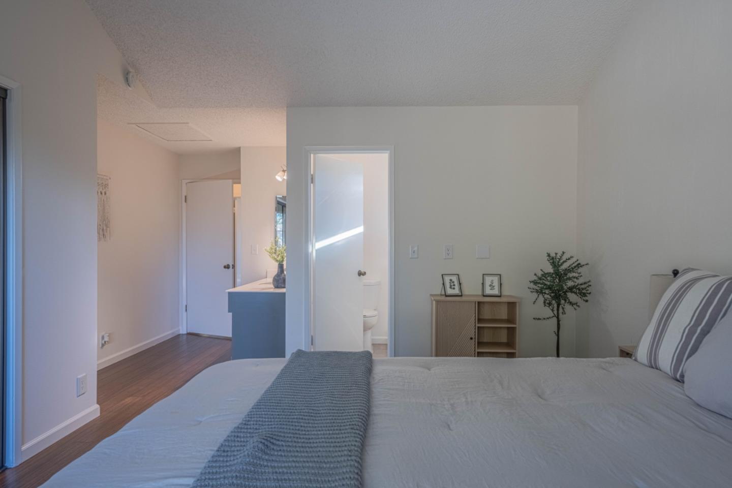 Detail Gallery Image 32 of 43 For 1868 Cherokee #1,  Salinas,  CA 93906 - 2 Beds | 2 Baths