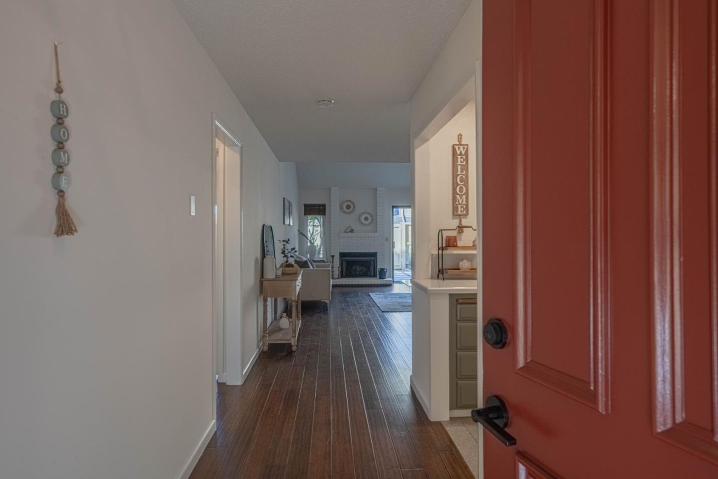 Detail Gallery Image 4 of 43 For 1868 Cherokee #1,  Salinas,  CA 93906 - 2 Beds | 2 Baths