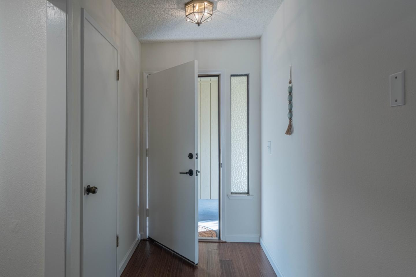 Detail Gallery Image 5 of 43 For 1868 Cherokee #1,  Salinas,  CA 93906 - 2 Beds | 2 Baths