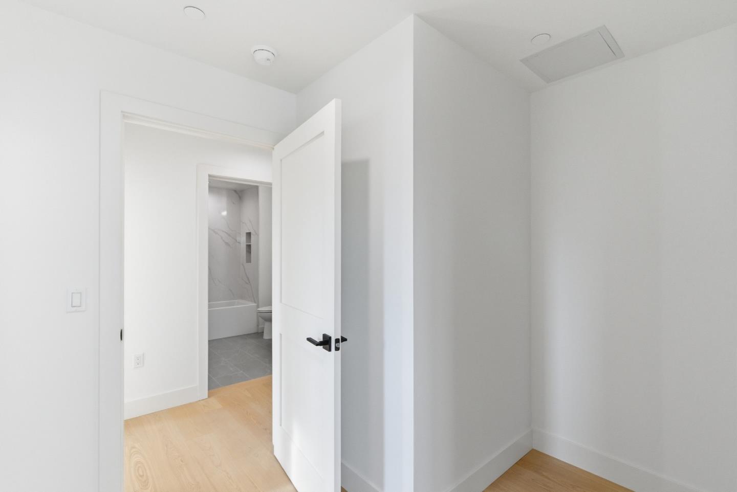 Detail Gallery Image 24 of 48 For 560 El Camino Real #406,  San Carlos,  CA 94070 - 2 Beds | 2 Baths