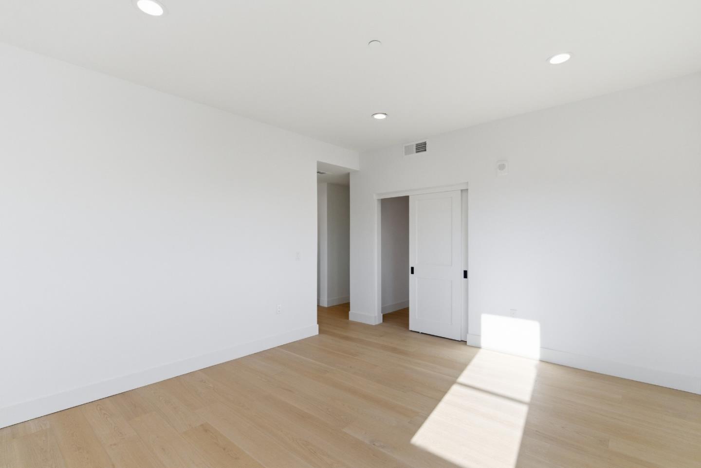 Detail Gallery Image 27 of 48 For 560 El Camino Real #406,  San Carlos,  CA 94070 - 2 Beds | 2 Baths