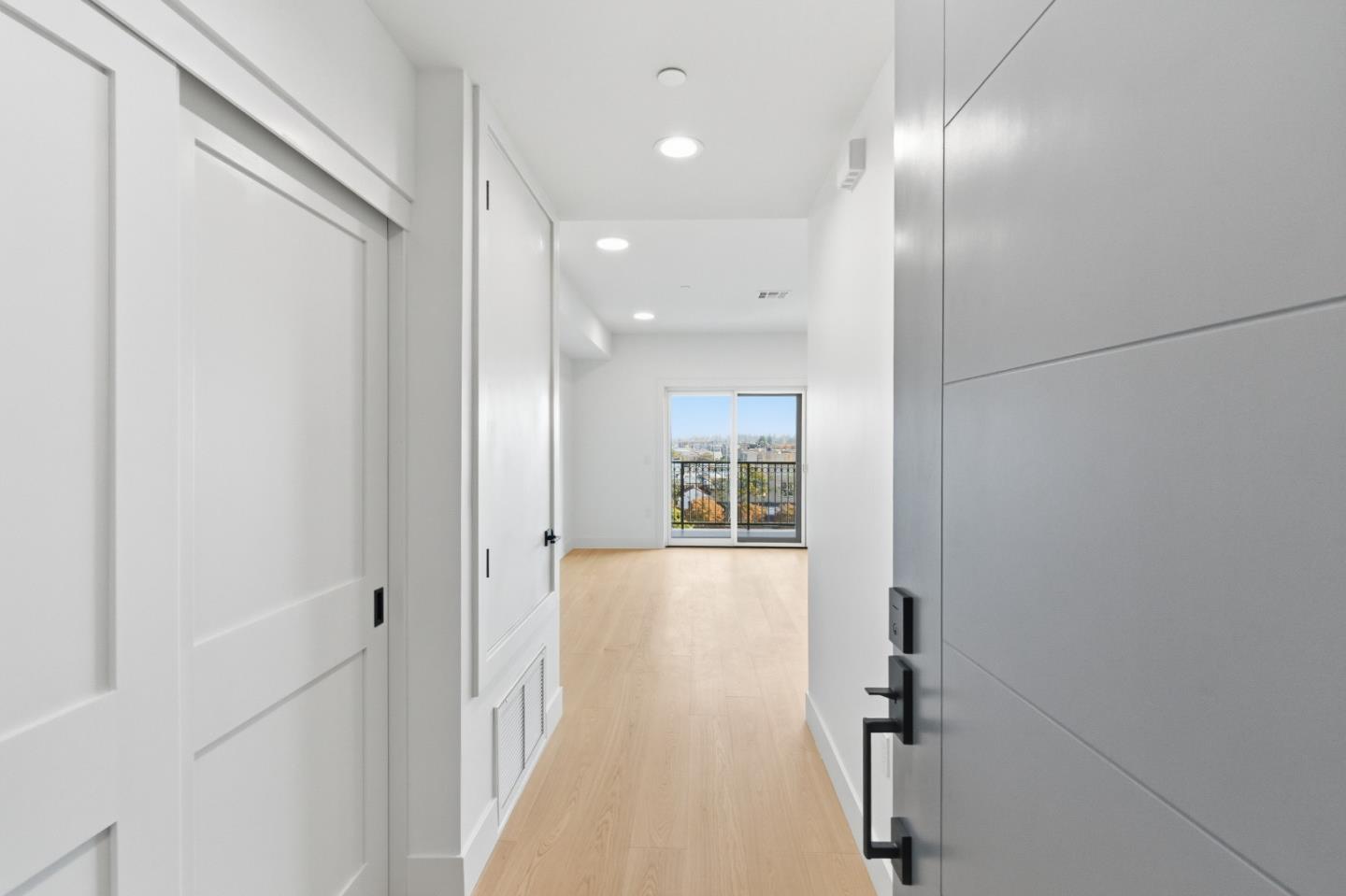 Detail Gallery Image 4 of 48 For 560 El Camino Real #406,  San Carlos,  CA 94070 - 2 Beds | 2 Baths