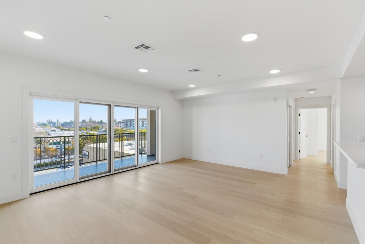 Detail Gallery Image 5 of 48 For 560 El Camino Real #406,  San Carlos,  CA 94070 - 2 Beds | 2 Baths