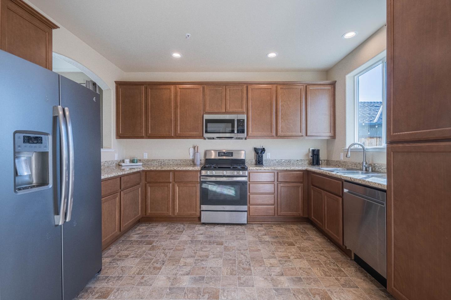 Detail Gallery Image 13 of 31 For 773 Brandywine Ln, King City,  CA 93930 - 4 Beds | 3 Baths