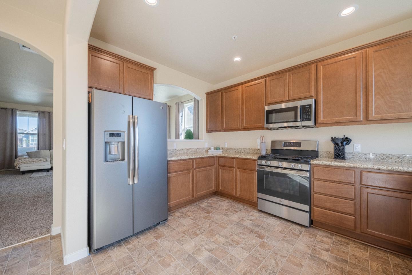 Detail Gallery Image 14 of 31 For 773 Brandywine Ln, King City,  CA 93930 - 4 Beds | 3 Baths