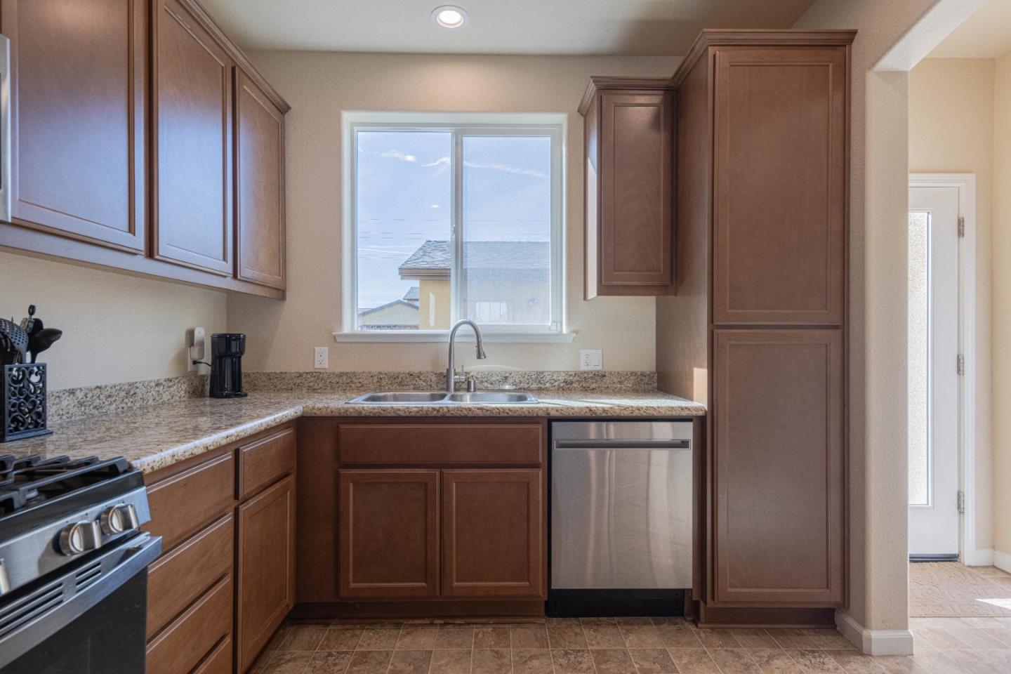 Detail Gallery Image 15 of 31 For 773 Brandywine Ln, King City,  CA 93930 - 4 Beds | 3 Baths