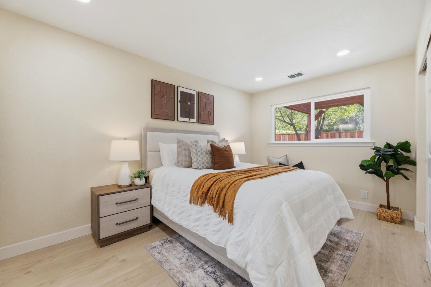 Detail Gallery Image 13 of 23 For 570 Continental Dr, San Jose,  CA 95111 - 3 Beds | 2 Baths