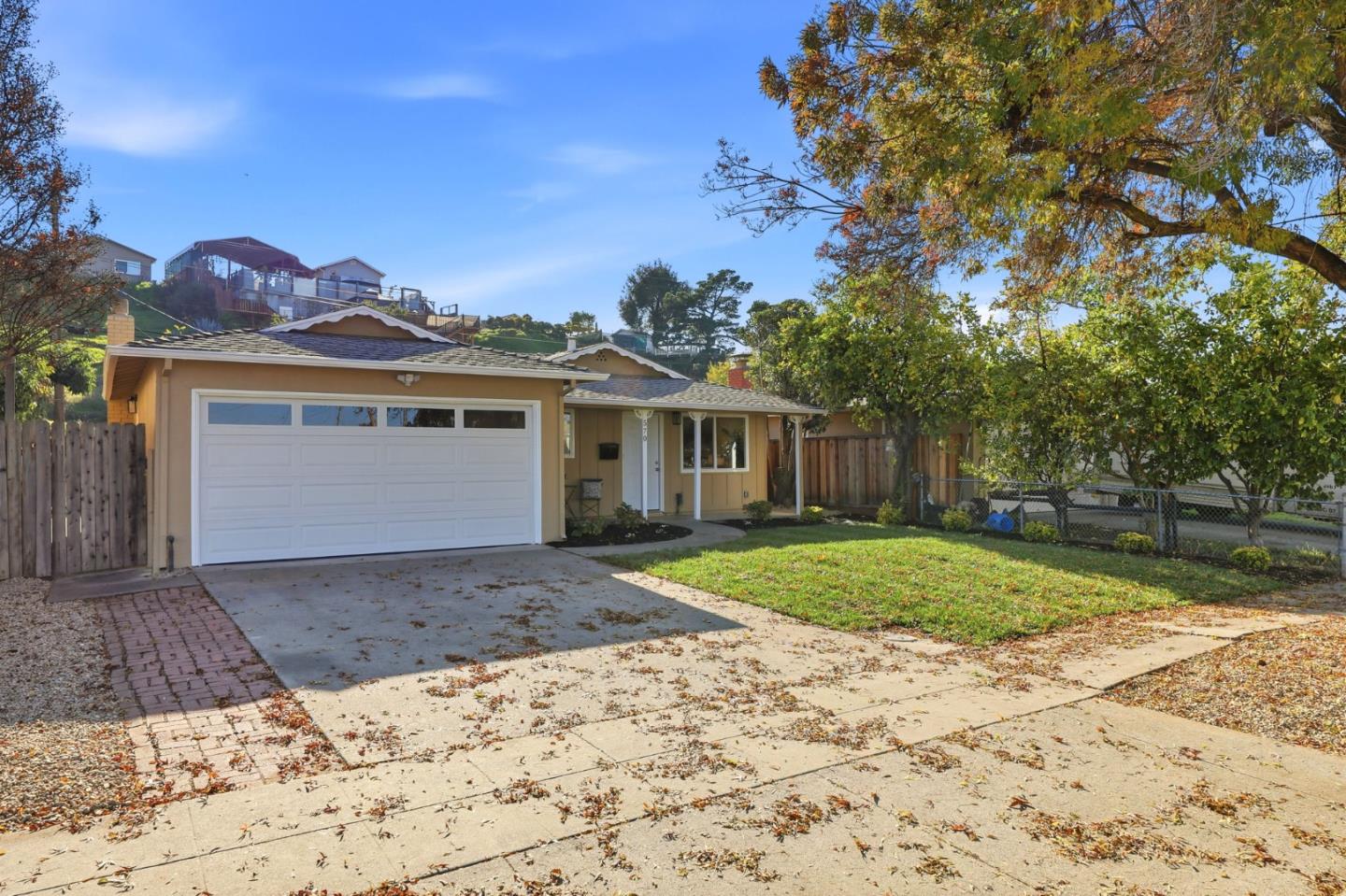 Detail Gallery Image 2 of 23 For 570 Continental Dr, San Jose,  CA 95111 - 3 Beds | 2 Baths