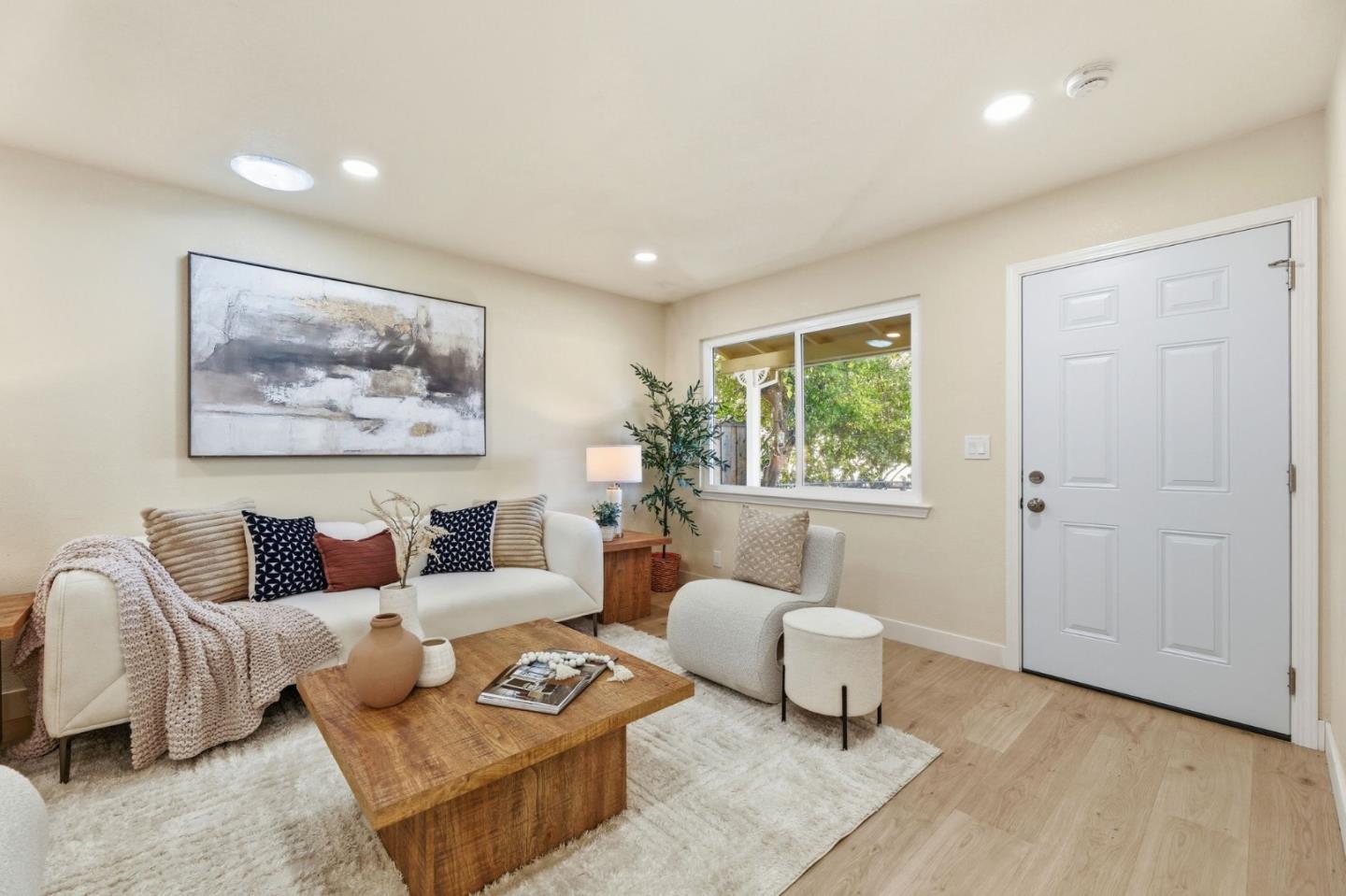 Detail Gallery Image 3 of 23 For 570 Continental Dr, San Jose,  CA 95111 - 3 Beds | 2 Baths