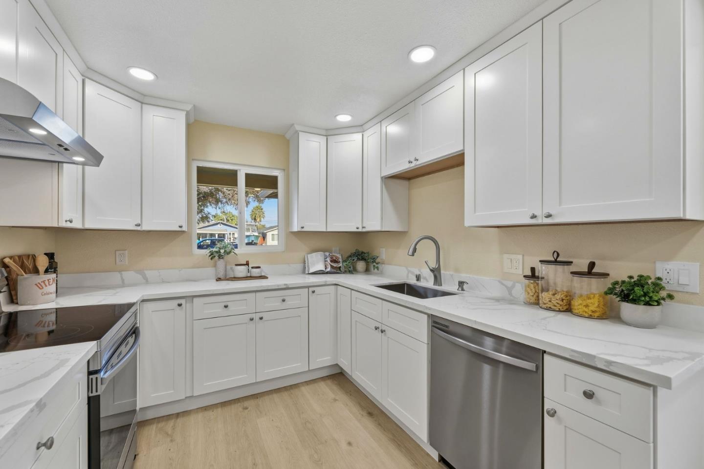 Detail Gallery Image 8 of 23 For 570 Continental Dr, San Jose,  CA 95111 - 3 Beds | 2 Baths