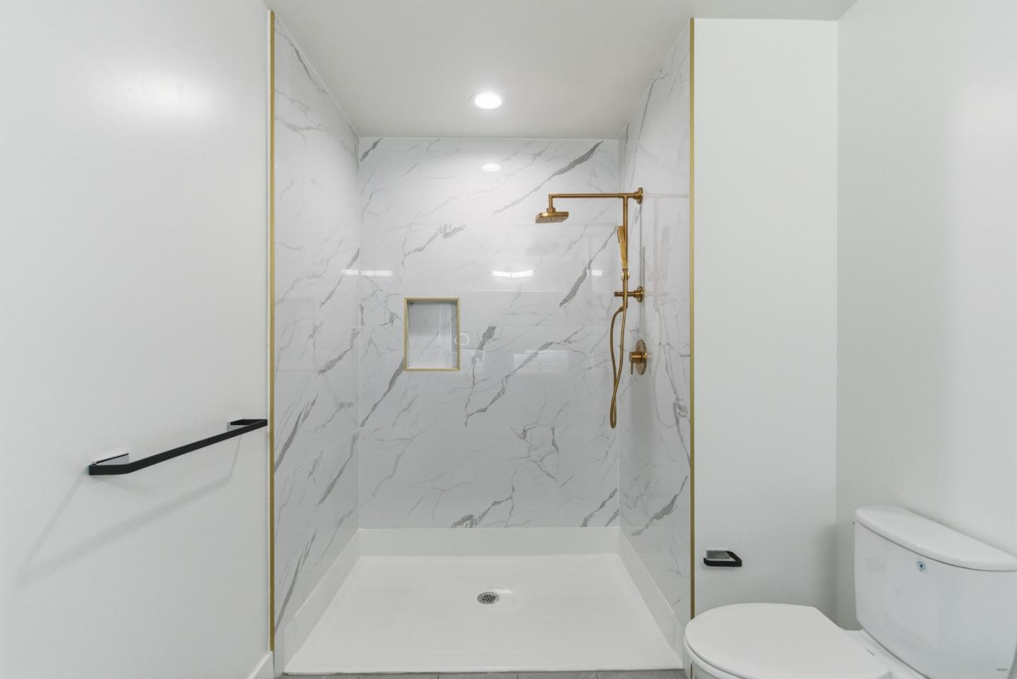 Detail Gallery Image 30 of 54 For 560 El Camino Real #207,  San Carlos,  CA 94070 - 2 Beds | 2/1 Baths