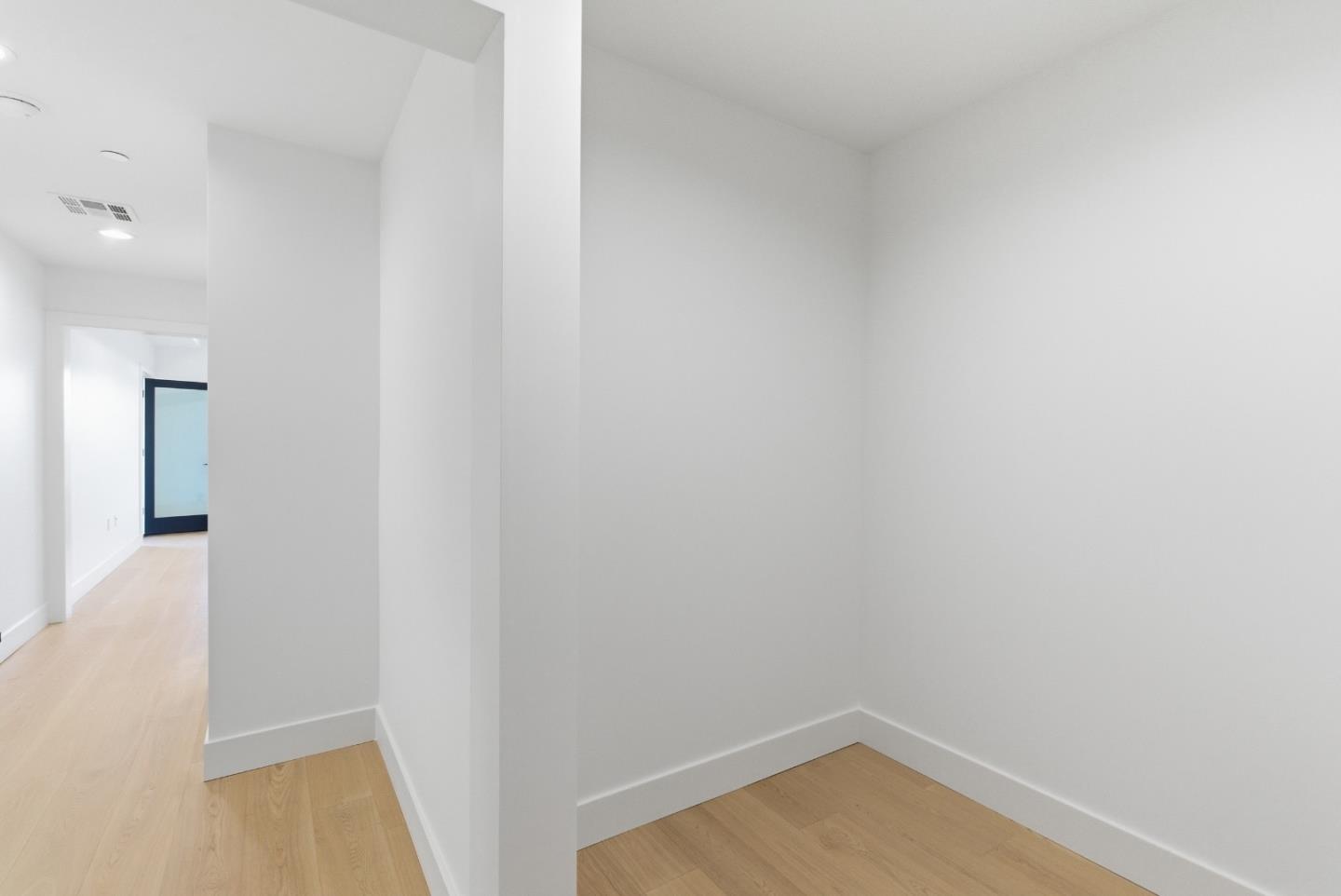 Detail Gallery Image 32 of 54 For 560 El Camino Real #207,  San Carlos,  CA 94070 - 2 Beds | 2/1 Baths