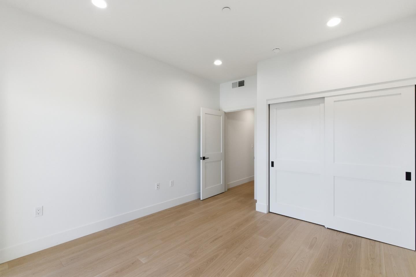 Detail Gallery Image 35 of 54 For 560 El Camino Real #207,  San Carlos,  CA 94070 - 2 Beds | 2/1 Baths