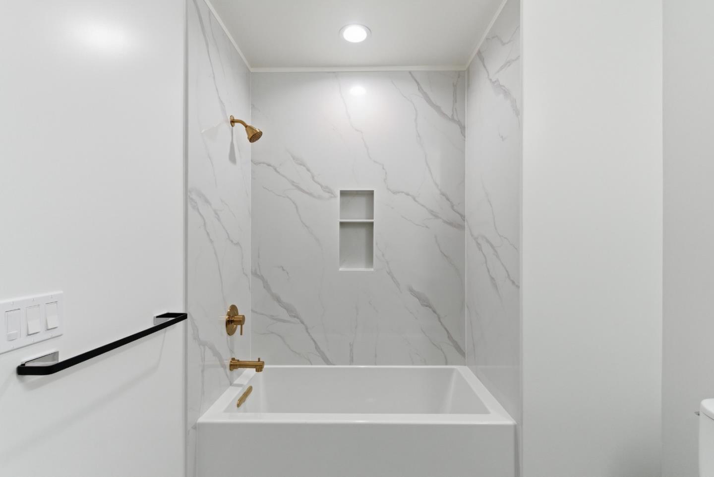 Detail Gallery Image 41 of 54 For 560 El Camino Real #207,  San Carlos,  CA 94070 - 2 Beds | 2/1 Baths