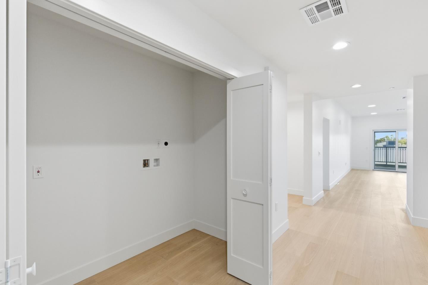 Detail Gallery Image 43 of 54 For 560 El Camino Real #207,  San Carlos,  CA 94070 - 2 Beds | 2/1 Baths