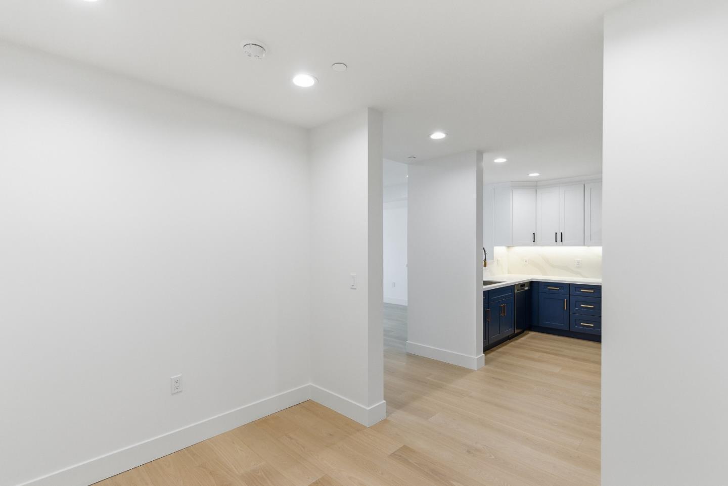 Detail Gallery Image 6 of 54 For 560 El Camino Real #207,  San Carlos,  CA 94070 - 2 Beds | 2/1 Baths