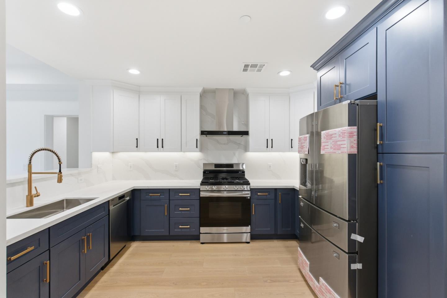 Detail Gallery Image 9 of 54 For 560 El Camino Real #207,  San Carlos,  CA 94070 - 2 Beds | 2/1 Baths