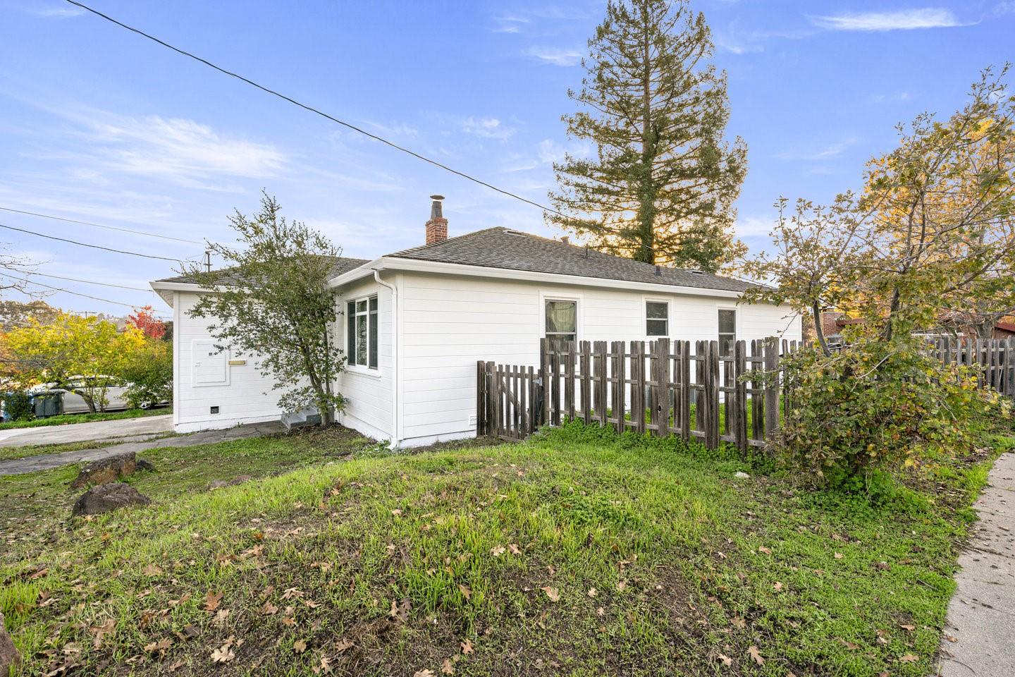 Detail Gallery Image 10 of 51 For 80 Hilltop Dr, San Carlos,  CA 94070 - 2 Beds | 1 Baths