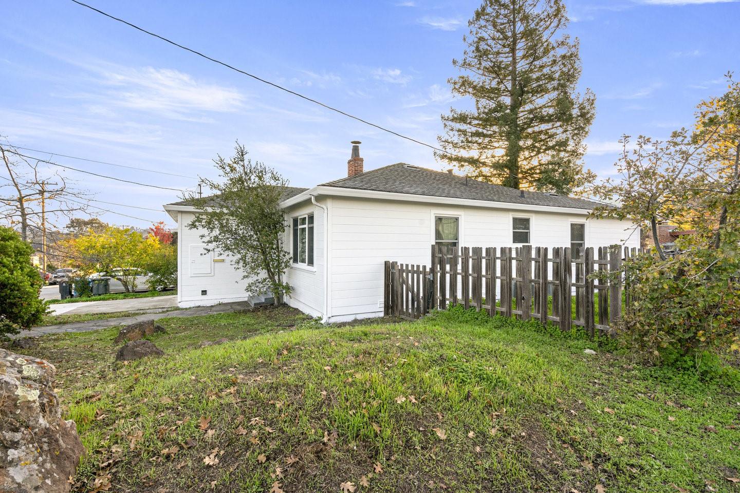 Detail Gallery Image 11 of 51 For 80 Hilltop Dr, San Carlos,  CA 94070 - 2 Beds | 1 Baths